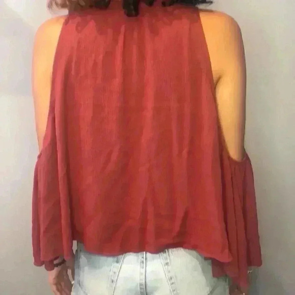 🌸3/$30🌸GUESS | Mauve bohemian cold shoulder top - Picture 4 of 10